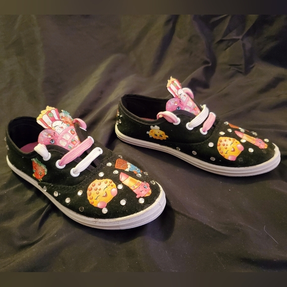 *3-for-$20* Shopkins shoes, size 11c - Picture 3 of 6